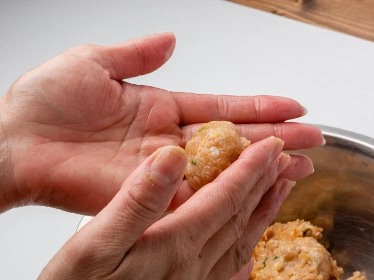 冬の鶏づくし鍋セット3人前(特製つみれ、朝引き一口もも、ポン酢、ガラスープ)